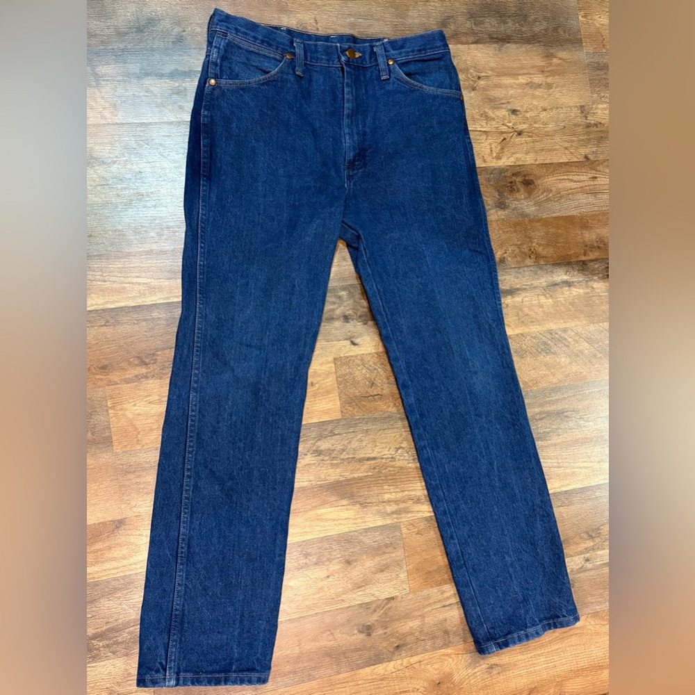 33 x 32 Wrangler Men's Deep Blue Jeans
